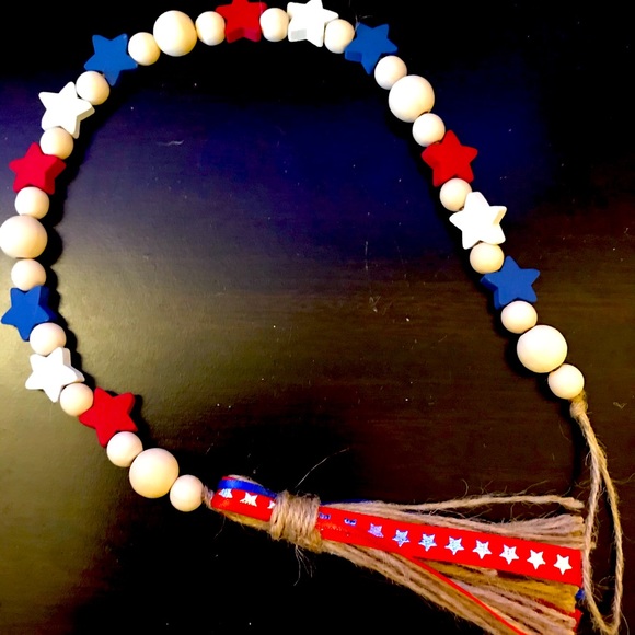 Patriotic farmhouse Beaded Garland - Picture 1 of 3